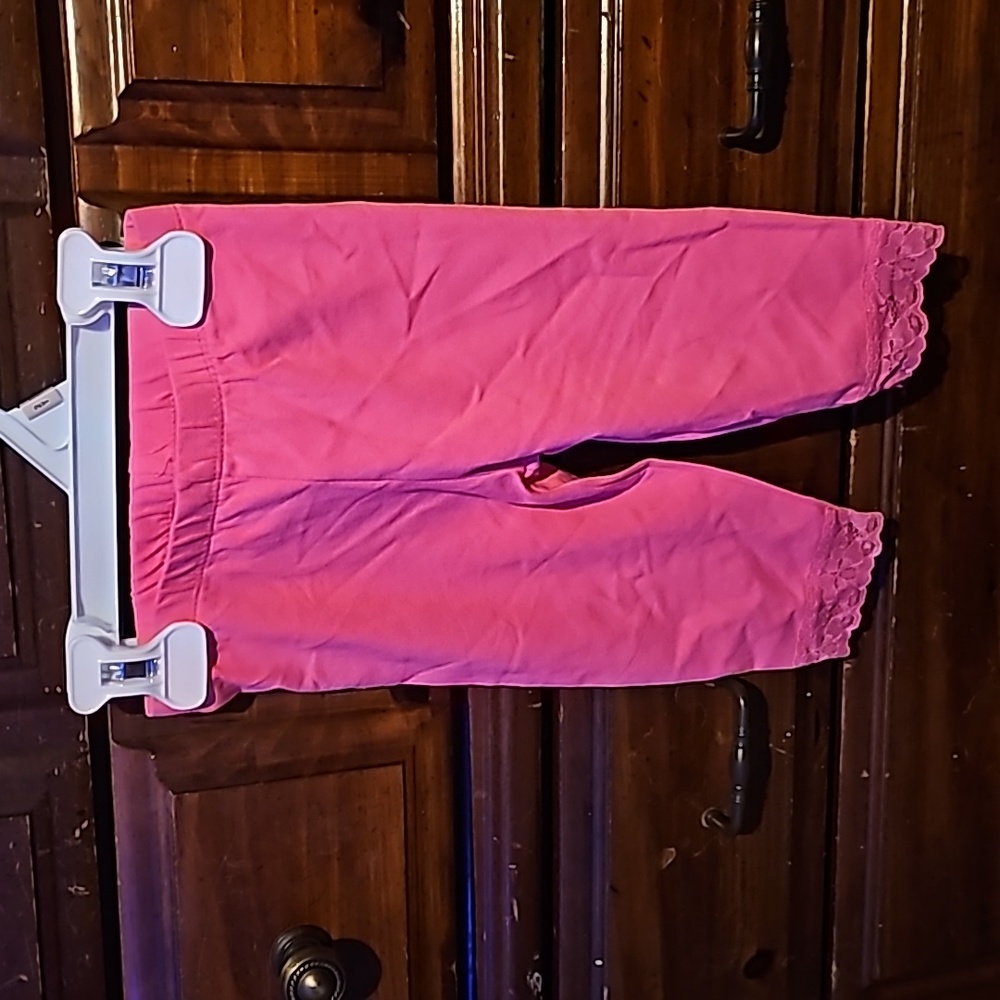 !!.                Girls 3T Pink  Capris